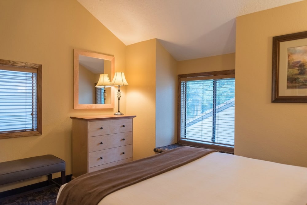 Loft, 2 Bedrooms (2 Single Sleeper Chairs) photo 2