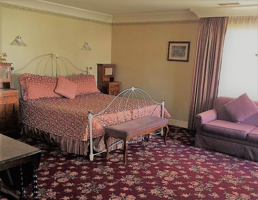 Superior Room, 1 King Bed, Garden View, Garden Area (Luxury Garden - King)