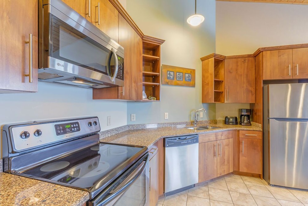 Executive Condo, 1 Bedroom, Fireplace, Mountain View photo 3
