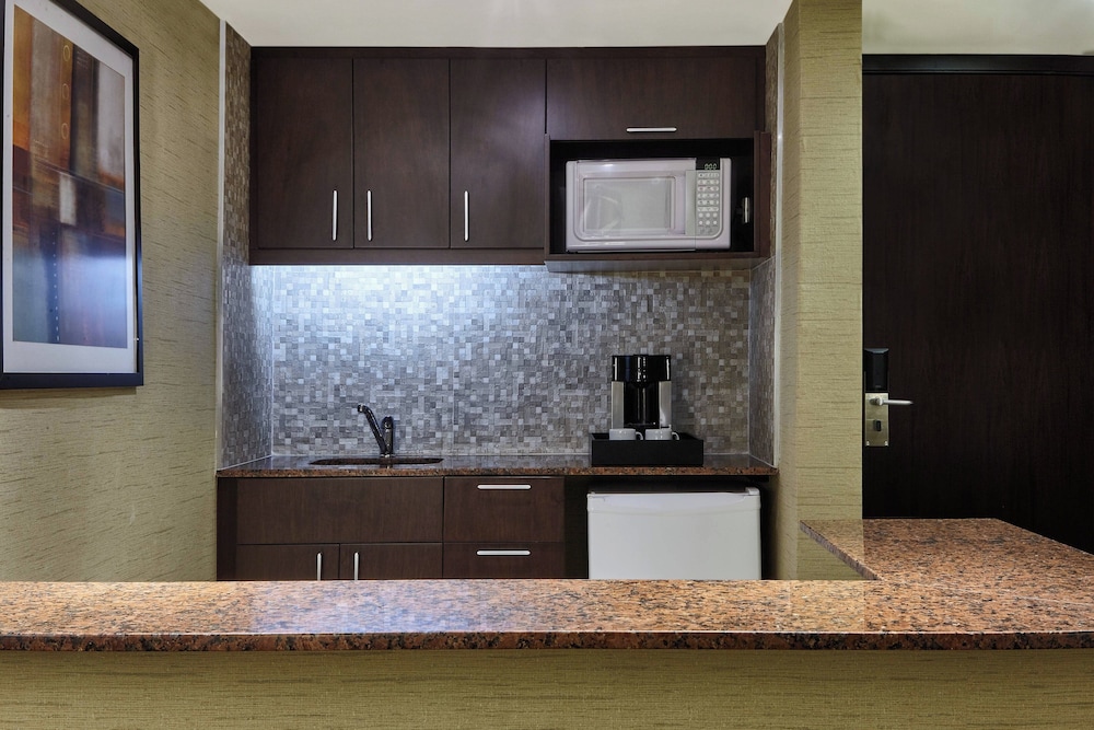 Family Suite, 1 Bedroom, Partial Ocean View - Photo 3