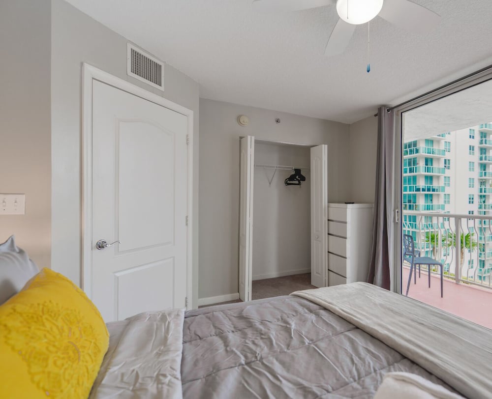 Luxury Condo, 2 Bedrooms, City View photo 3
