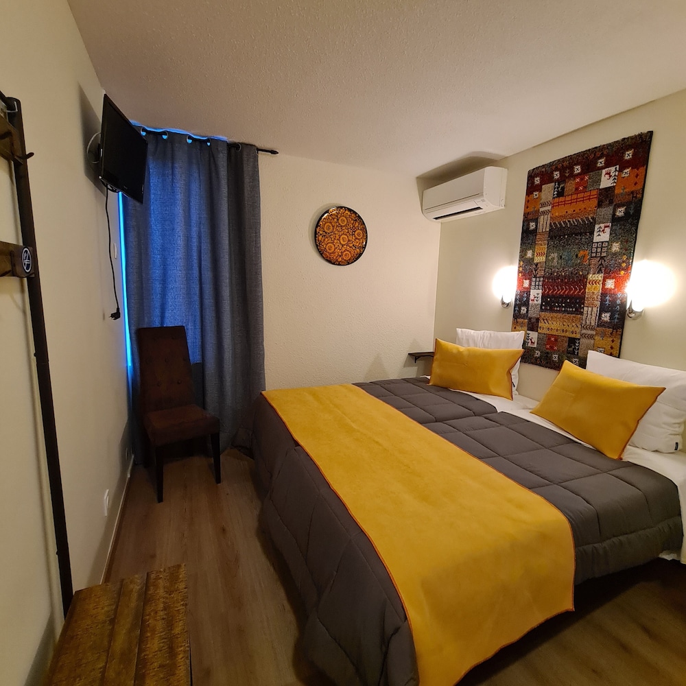 Classic Twin Room - Photo 8