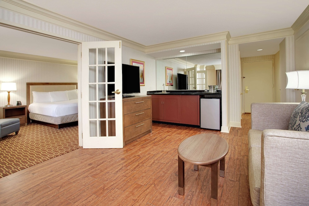 Suite, 1 King Bed, Accessible - Photo 3