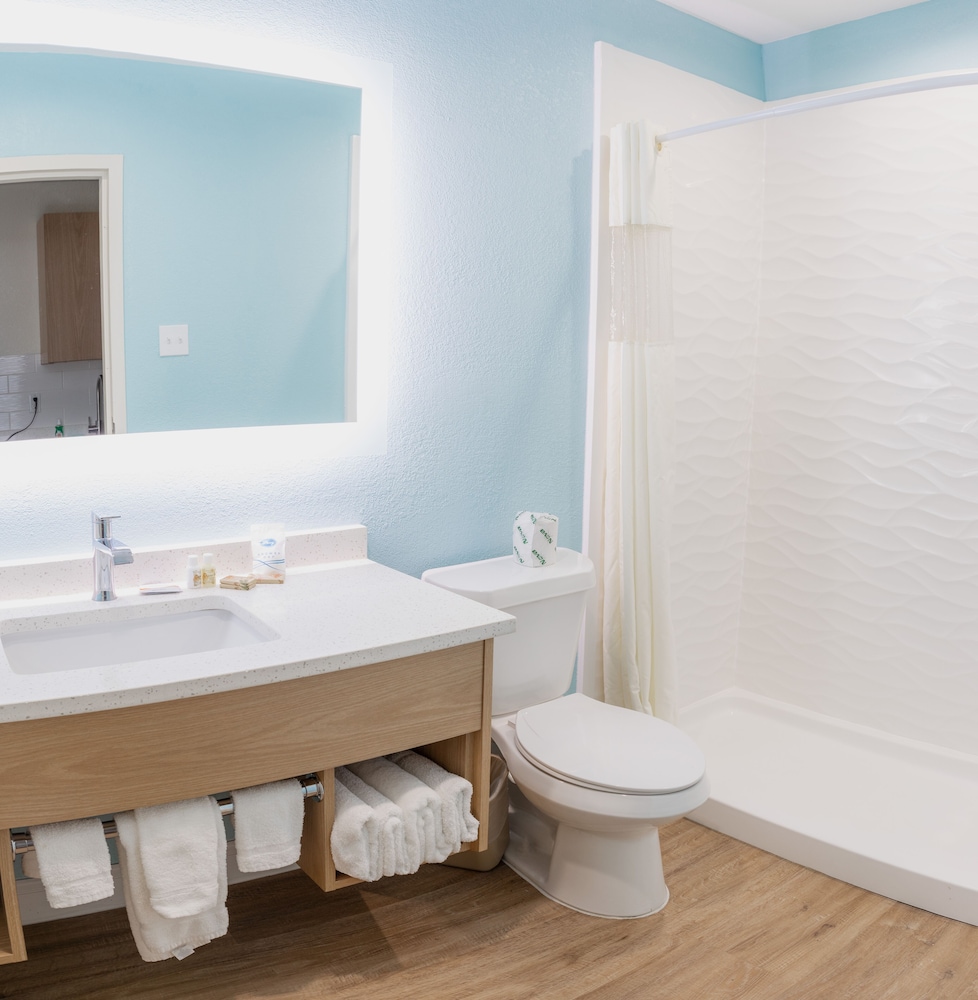 Deluxe Room, 2 Queen Beds, Kitchenette - Photo 2