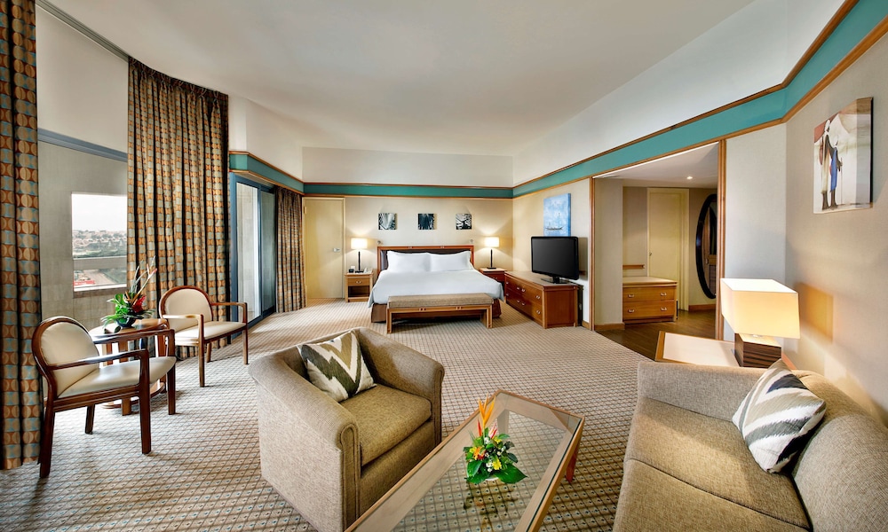 Executive Room, 1 King Bed (Deluxe) - Photo 1