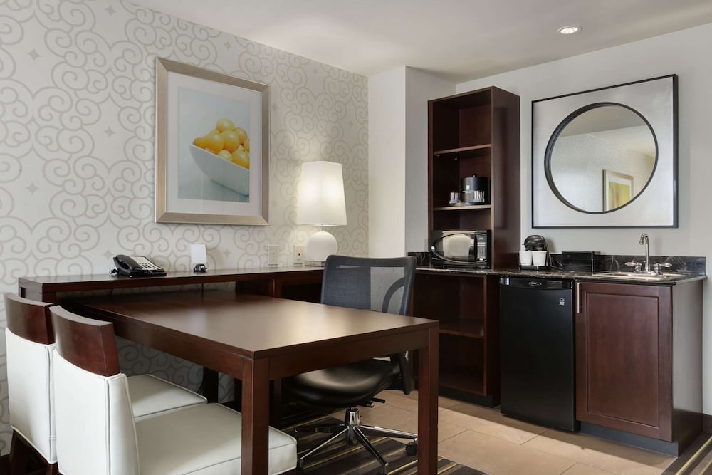 Two room suite king bed thumbnail 5