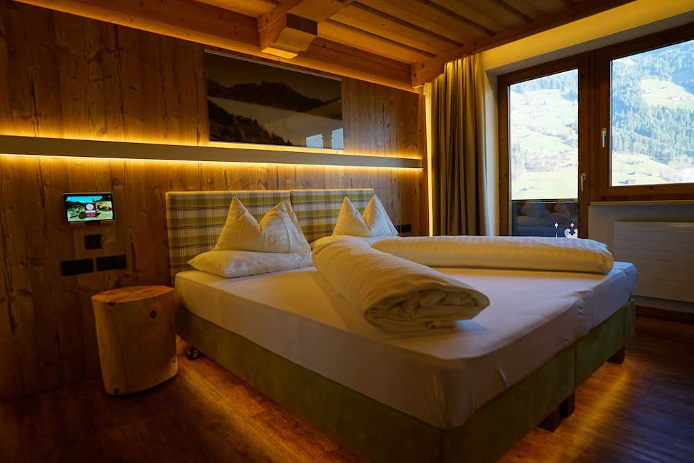 Double Room, Balcony, Annex Building photo 1