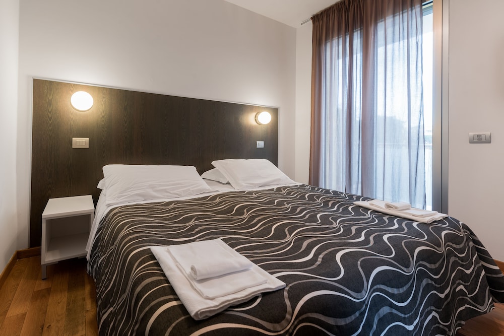 Comfort Triple Room, Ensuite (Galileo Galilei ) photo 3