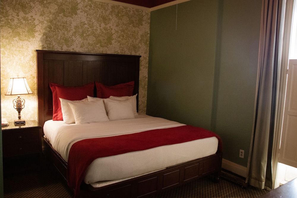 Premium Single Room, 1 King Bed, Resort View photo 1
