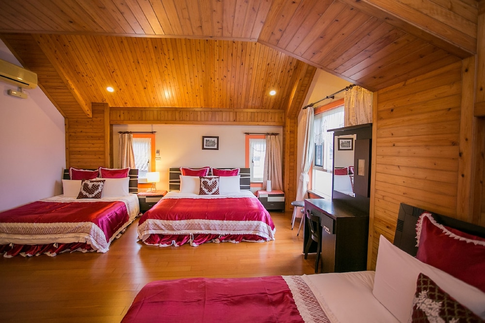 Family Room, Multiple Beds photo 1