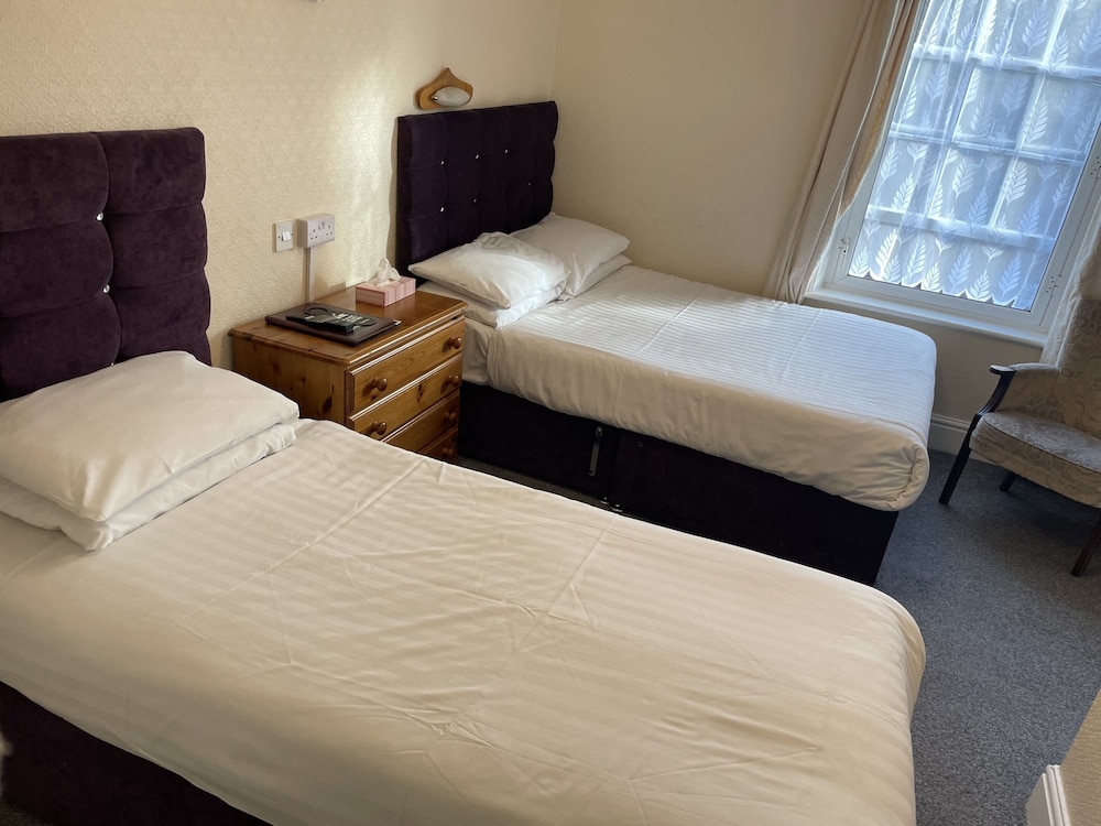 Standard Triple Room, Ensuite photo 3