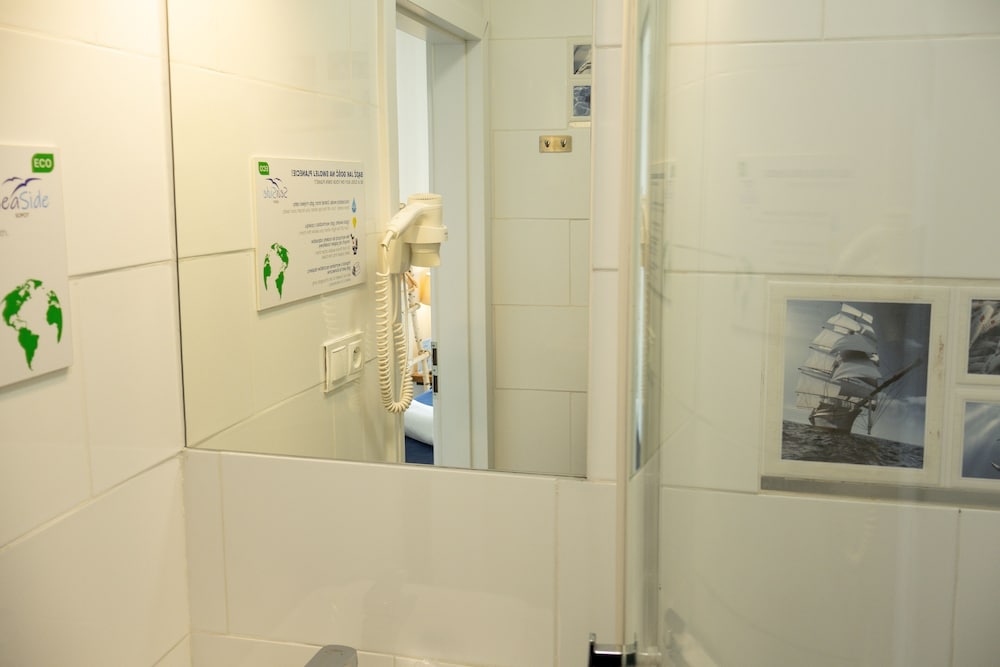 Economy Double Room thumbnail 6