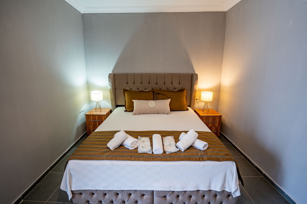 Classic Suite, 1 Bedroom, Pool View, Garden Area photo 1