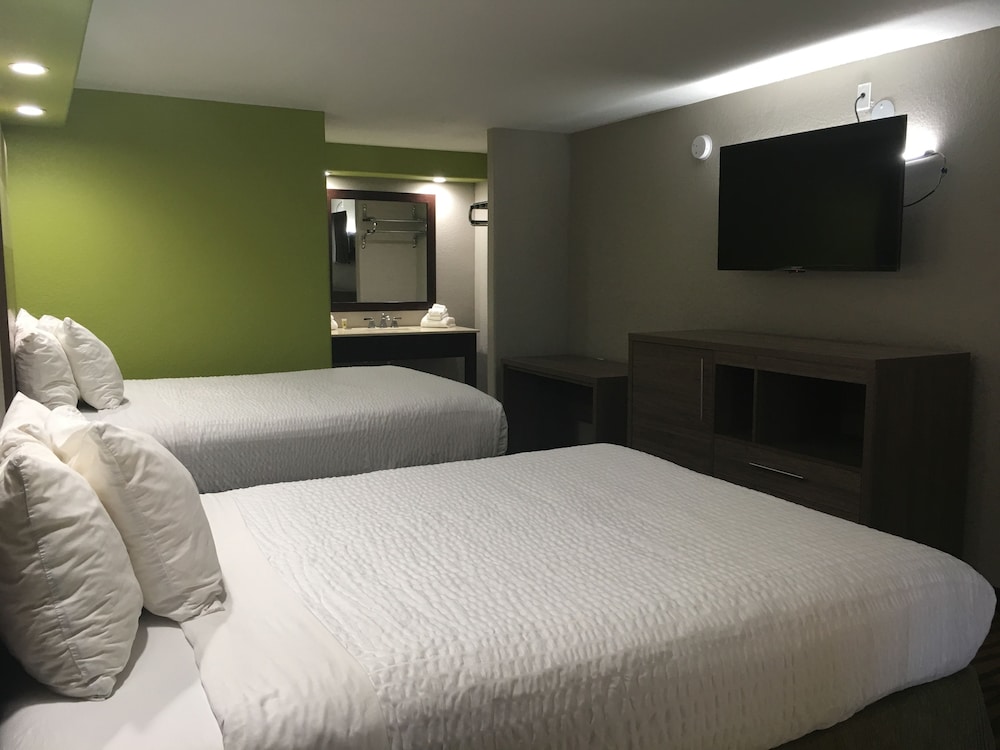 Deluxe Room, 2 Queen Beds, Non Smoking - Photo 7