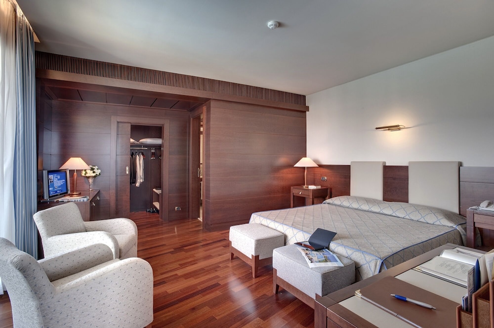 Suite, Sea View