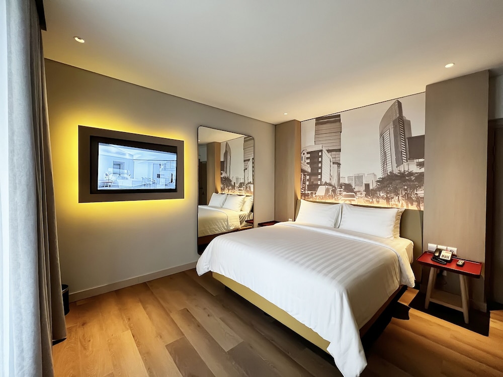 Grand Deluxe with Balcony - Photo 1