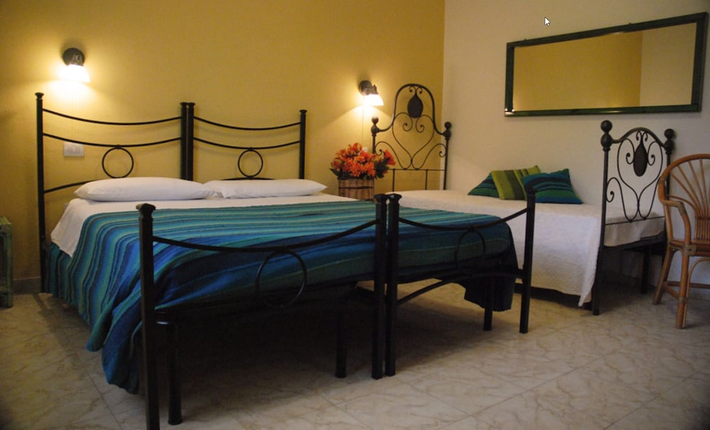 Deluxe Triple Room photo 2