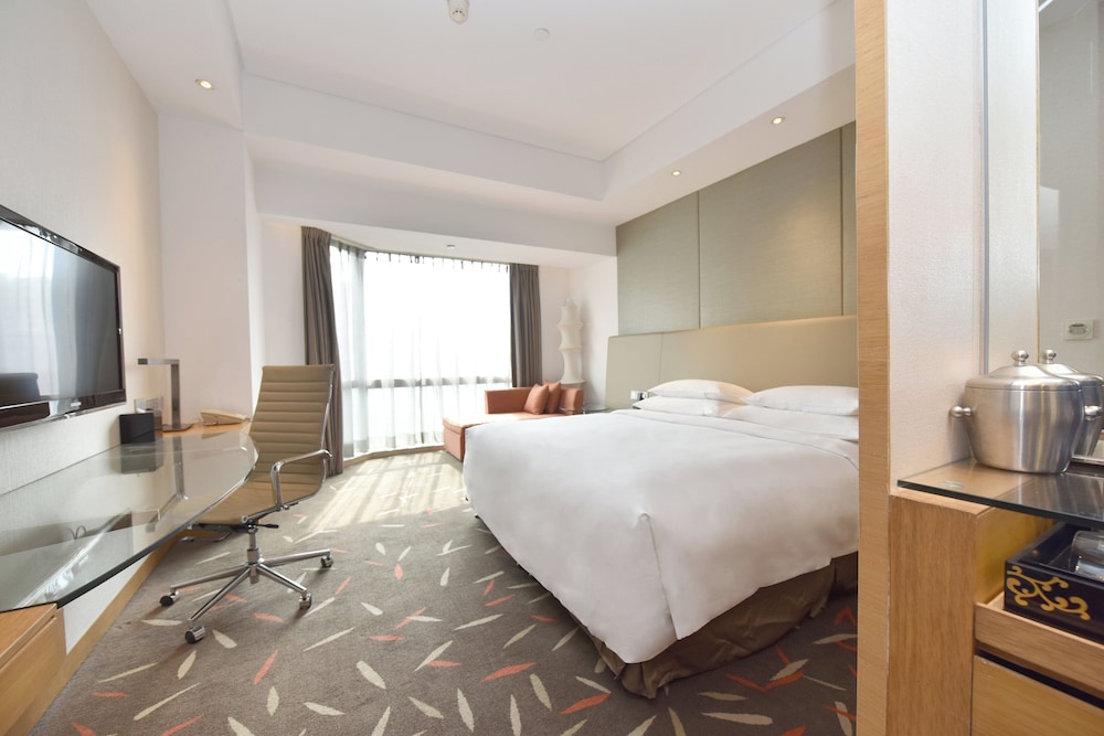 Standard Room, 1 King Bed, Transfer Shower, Smoking (Transfer Shower)