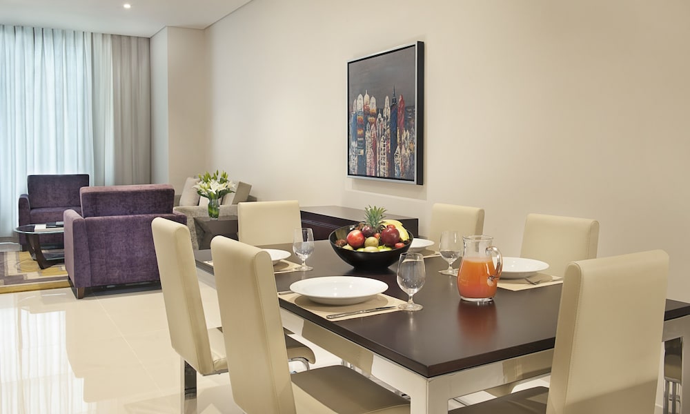 Suite, 3 Bedrooms (Downtown view) thumbnail 6