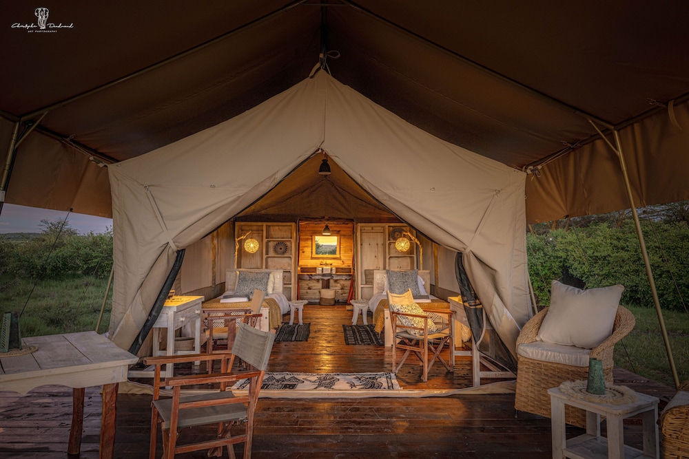 Deluxe Tent, 2 Twin Beds, Private Bathroom, Park View photo 3