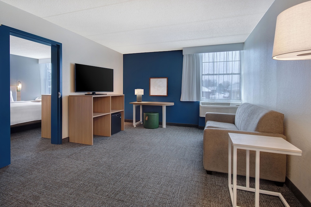 Suite, 1 King Bed - Photo 1