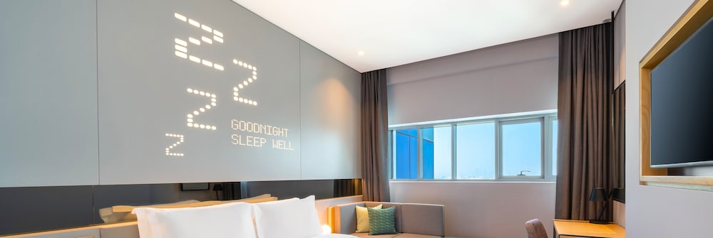 Exclusive Room, 1 King Bed (Urban) photo 2