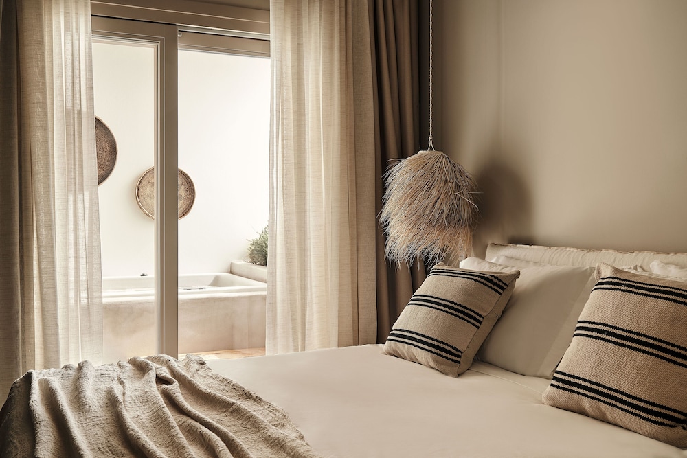 Delos Sea View Suite with Hot Tub - Photo 5
