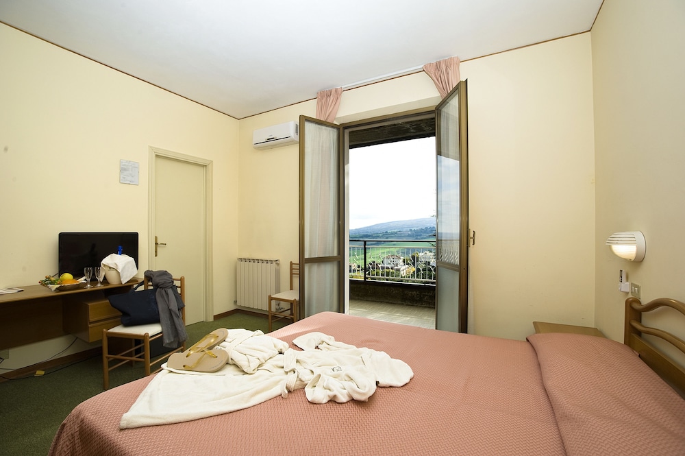 Basic Double Room, Balcony, Valley View - Photo 6