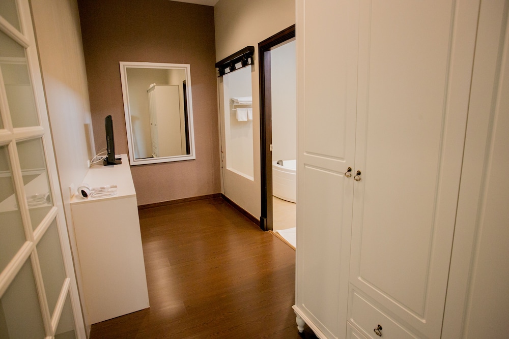 Executive Room - Photo 3
