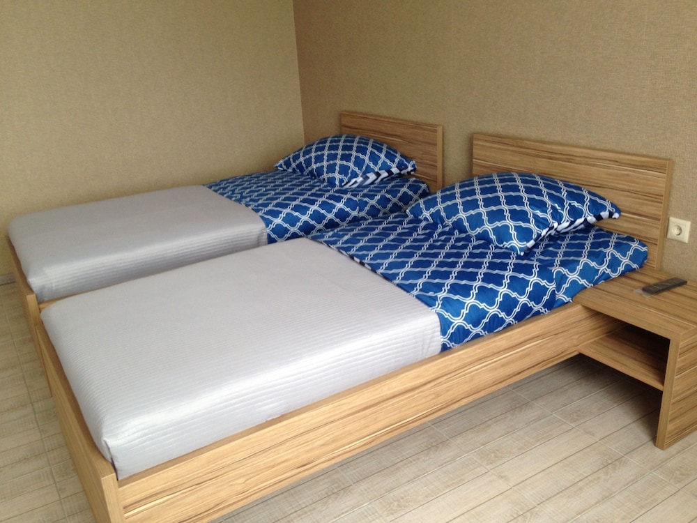 City Twin Room, Non Smoking, Courtyard View