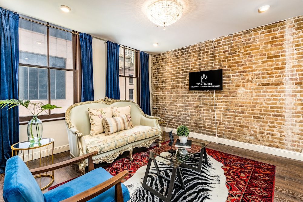 Luxury Condo 301