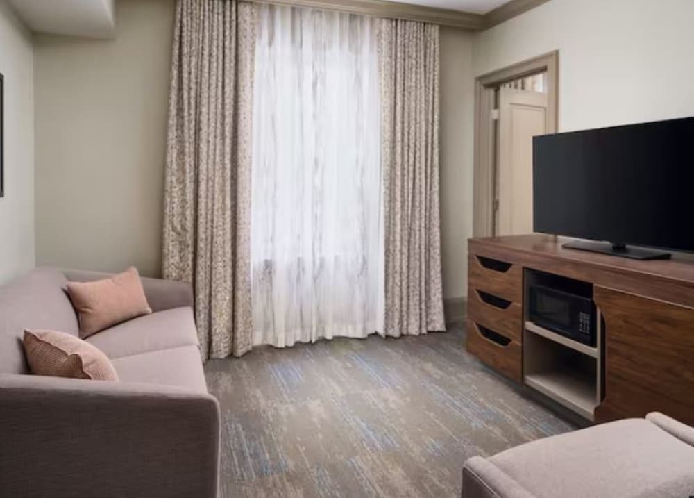 Suite, 1 King Bed, Accessible (3x3 Shower) - Photo 2