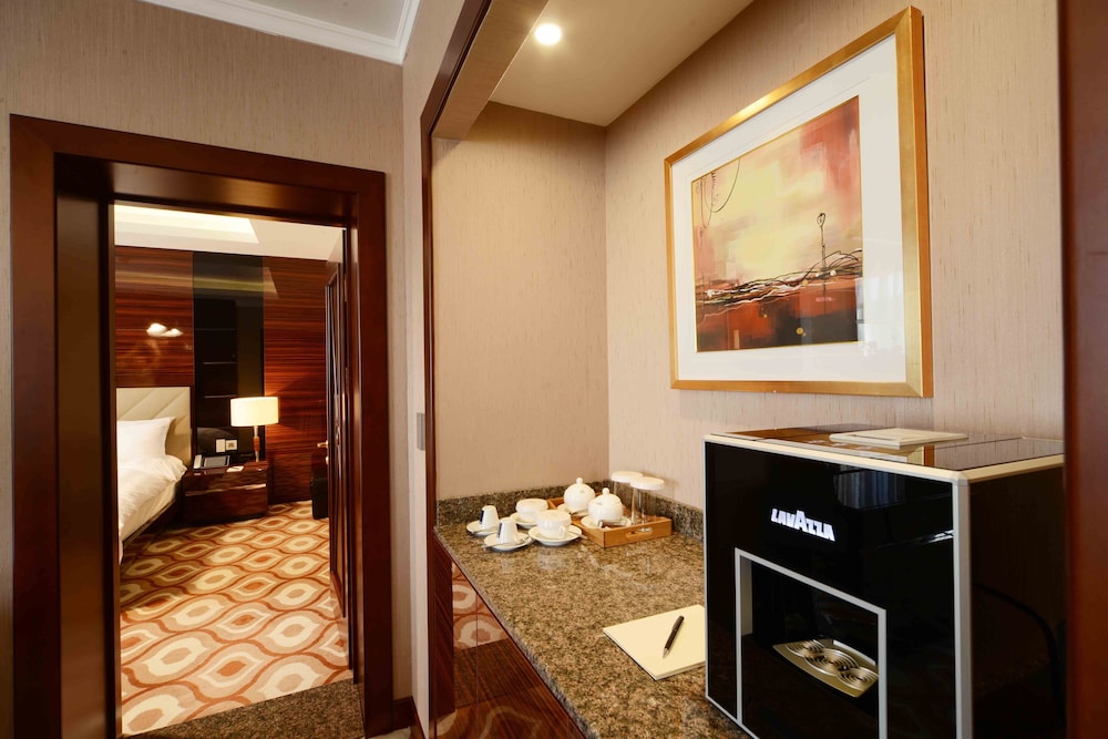 Luxury Suite - Photo 1