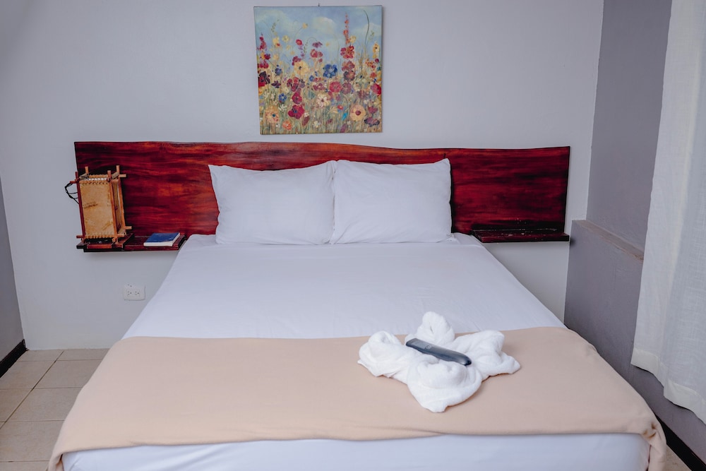 Basic Double Room, 1 Queen Bed