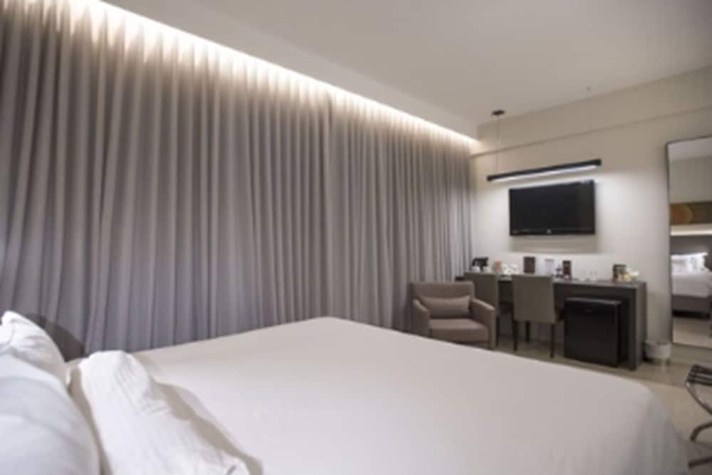 Deluxe Double Room thumbnail 6