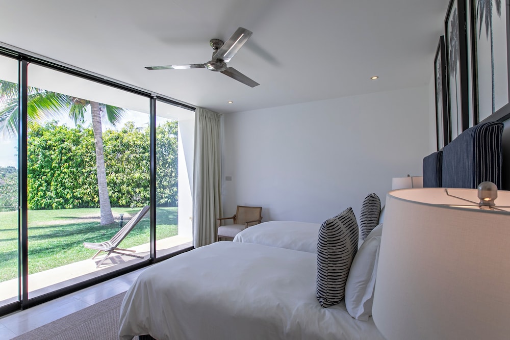 Deluxe Villa, Partial Ocean View photo 3