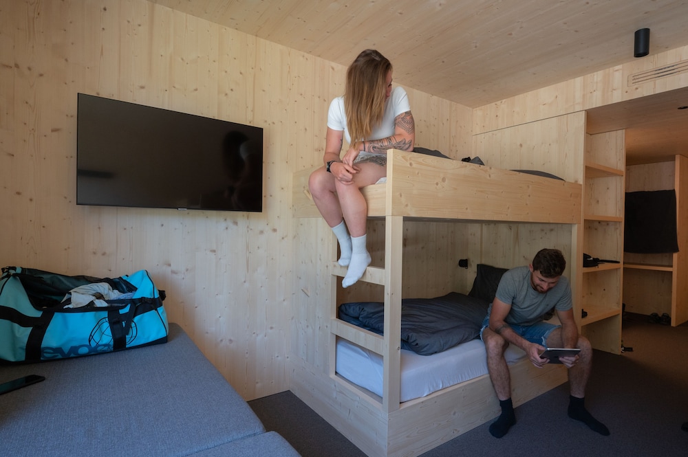 Team Cabin - Photo 4