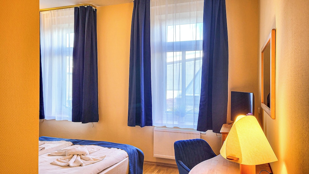 Economy Double Room photo 3