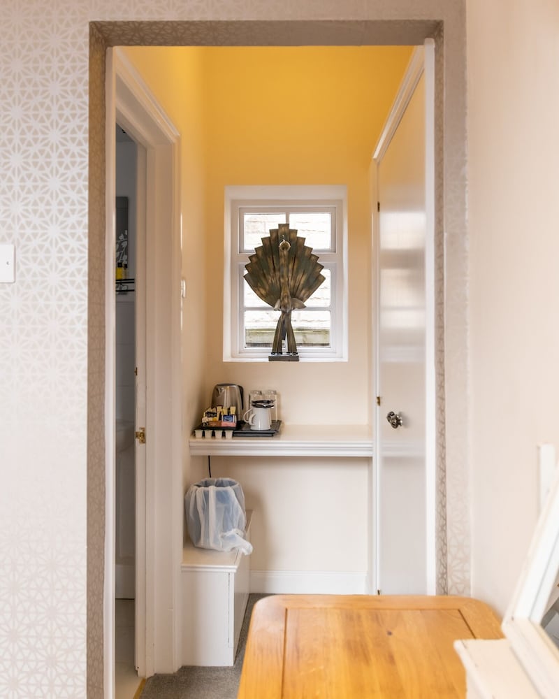 Superior Twin Room, Ensuite - Photo 2