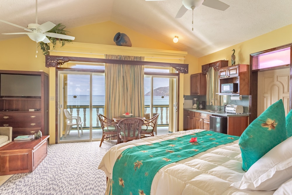Deluxe Suite, 1 King Bed with Sofa bed, Ocean View (Cliffside) photo 2