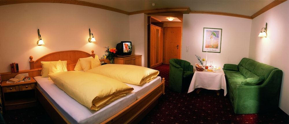 Deluxe Double Room, Balcony (Oefelekopf) photo 1