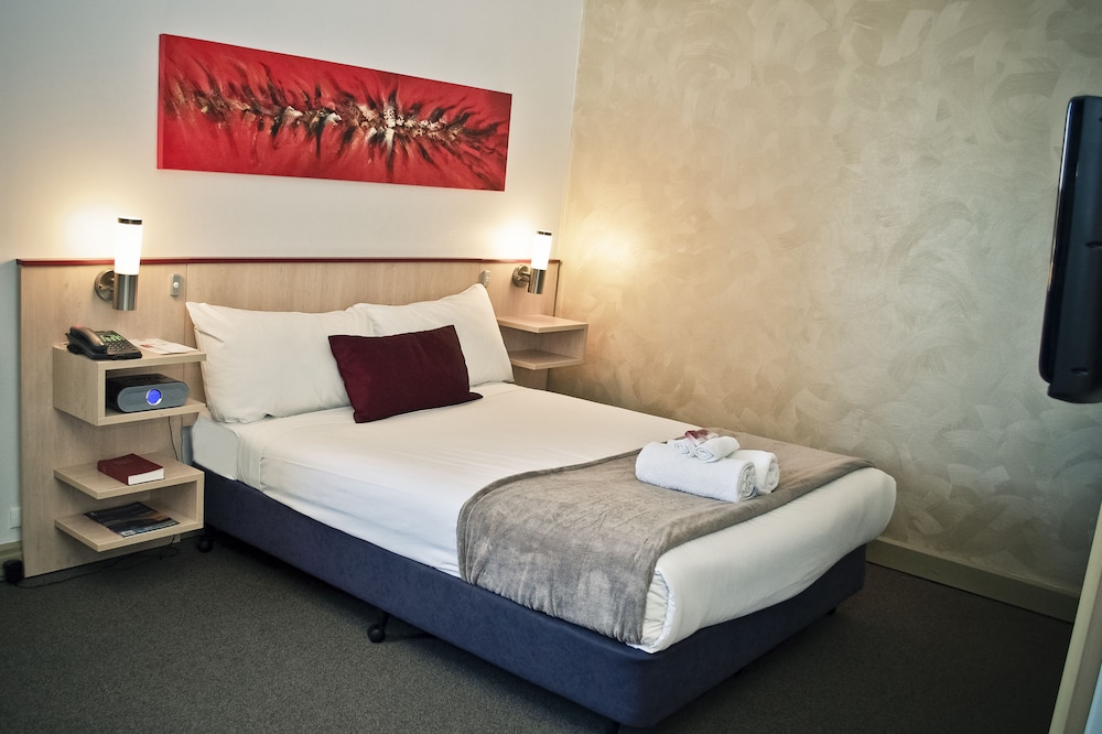 Economy Room, 1 Queen Bed photo 2