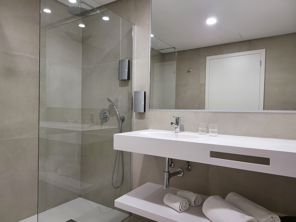 Superior Twin Room, Sea View (Rocamar) photo 3