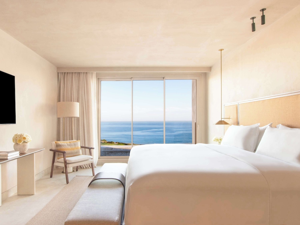 ONE BEDROOM MEDITERRANEAN SEA VIEW POOL SUITE 1 King 190 sqm