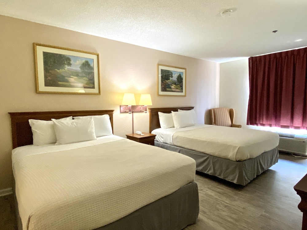 Standard Room, 2 Queen Beds, Non Smoking - Photo 2