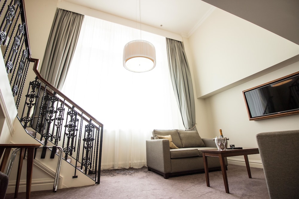 Suite, 1 King Bed, Non Smoking (Mezzanine) photo 3