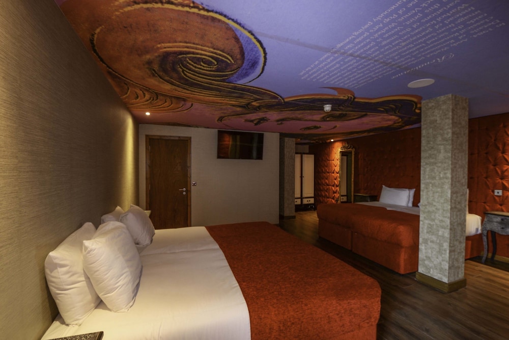 Luxury Room, Jetted Tub (sleeps 6)