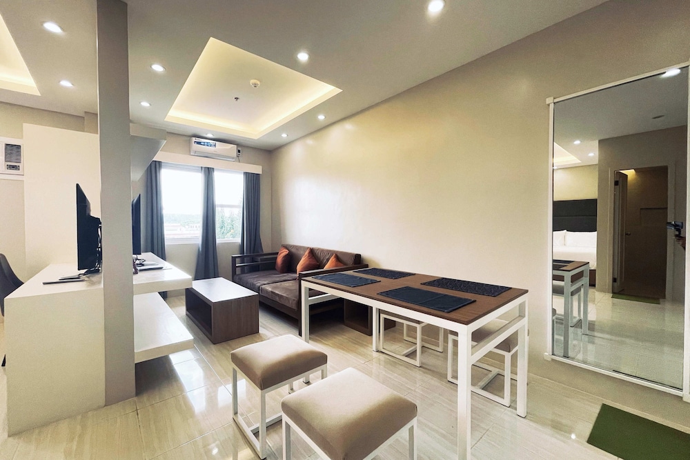 Suite Room - Photo 6
