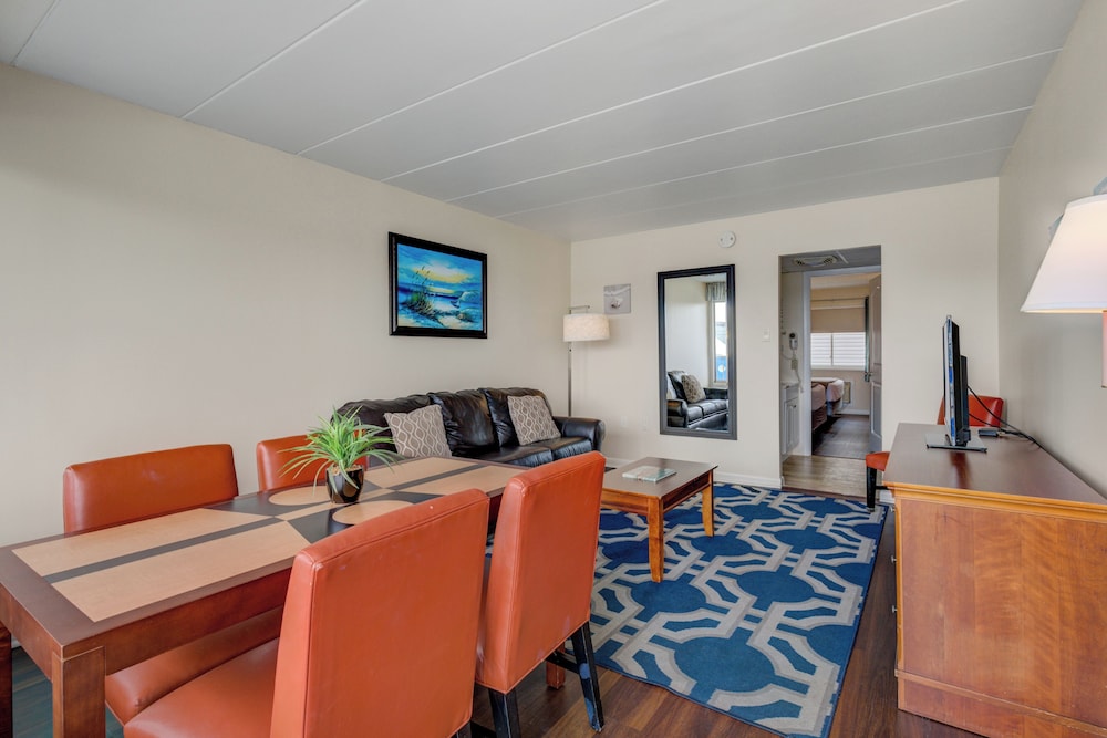 Suite 206