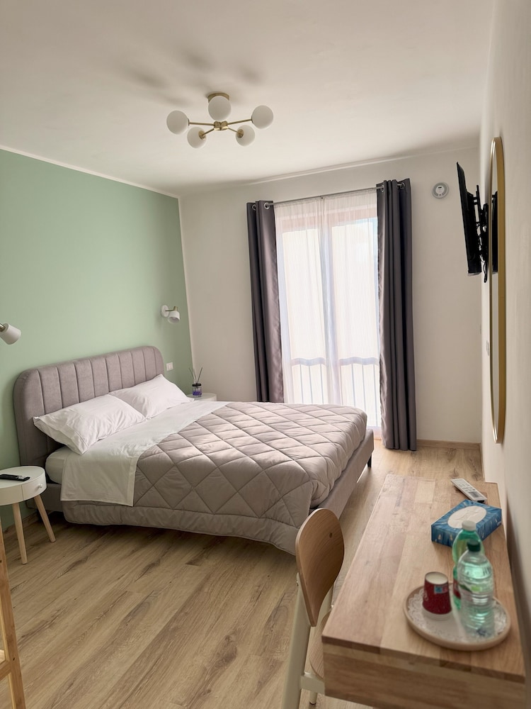 Deluxe Double Room, Balcony, City View photo 3